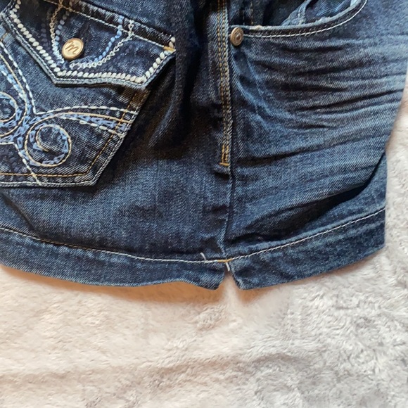 Maurices denim 3” shorts - Picture 3 of 3